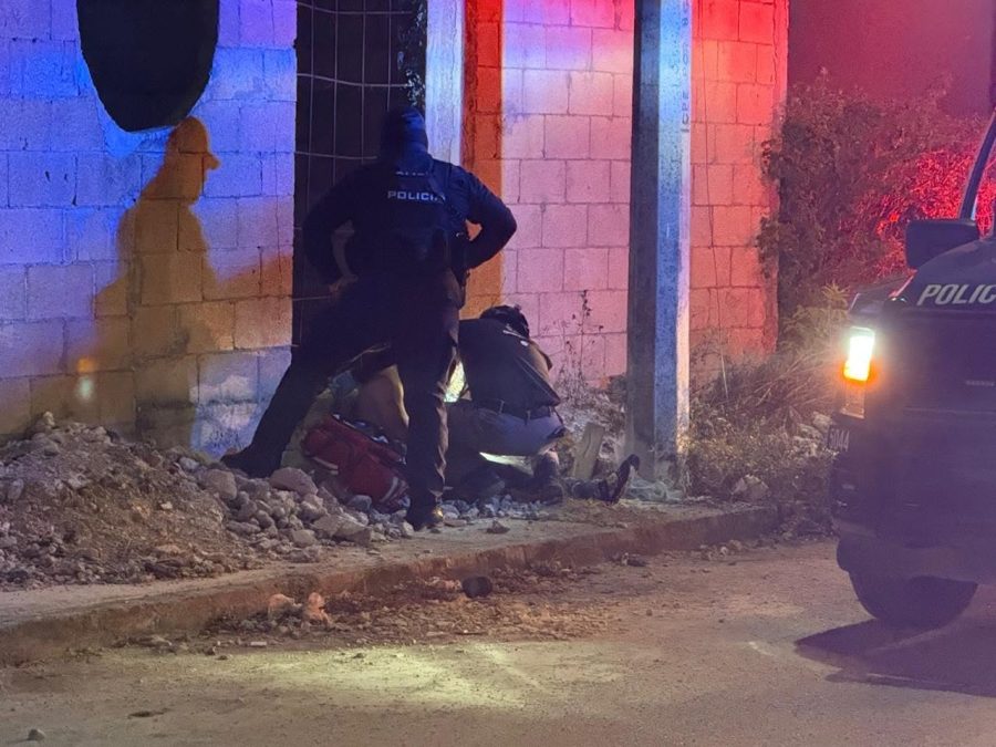 Las patrullas municipales resguardaron la calle Paseos del Peral tras reportarse el linchamiento.