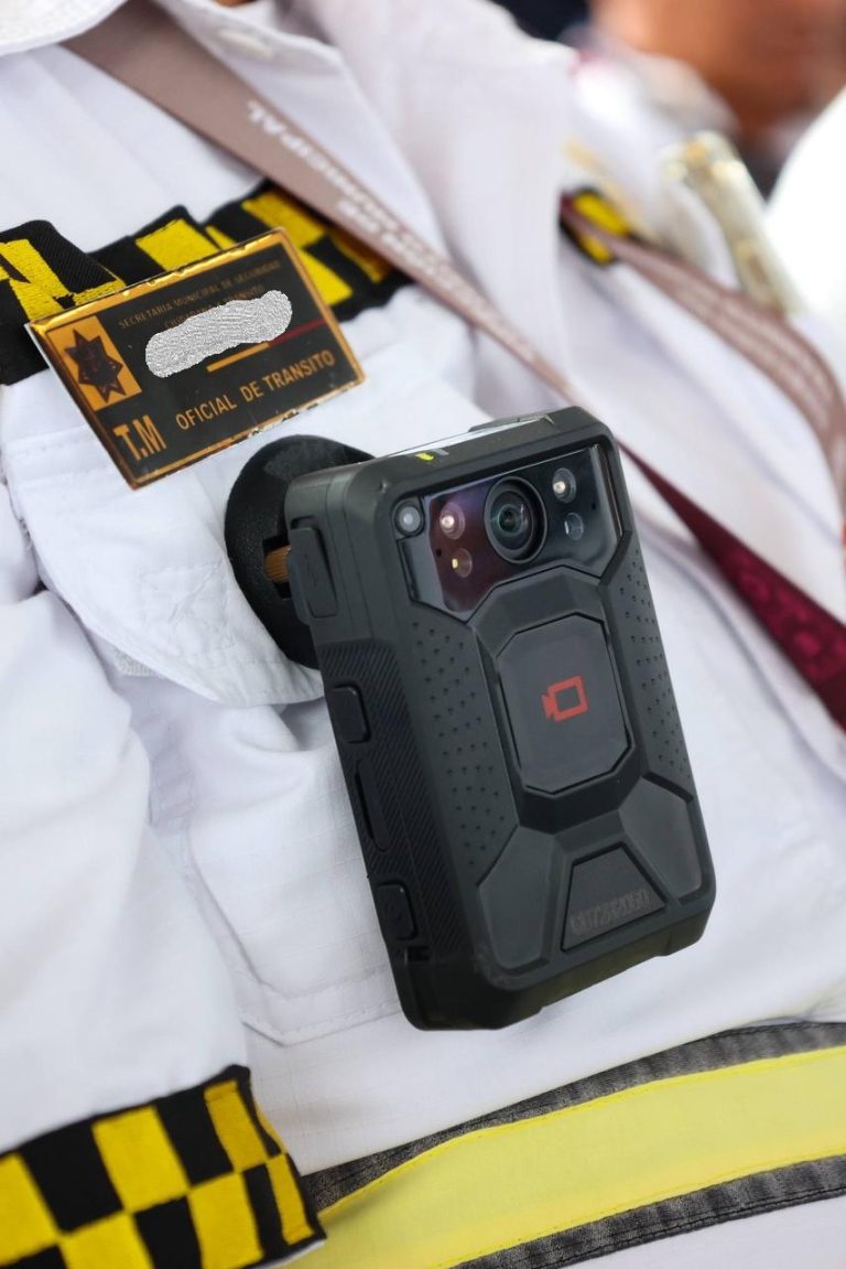 Las cámaras corporales de los agentes sirvieron como evidencia clave para detectar las malas conductas dentro de la corporación.