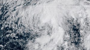 Se forma la tormenta tropical Douglas sobre aguas abiertas del océano Pacífico