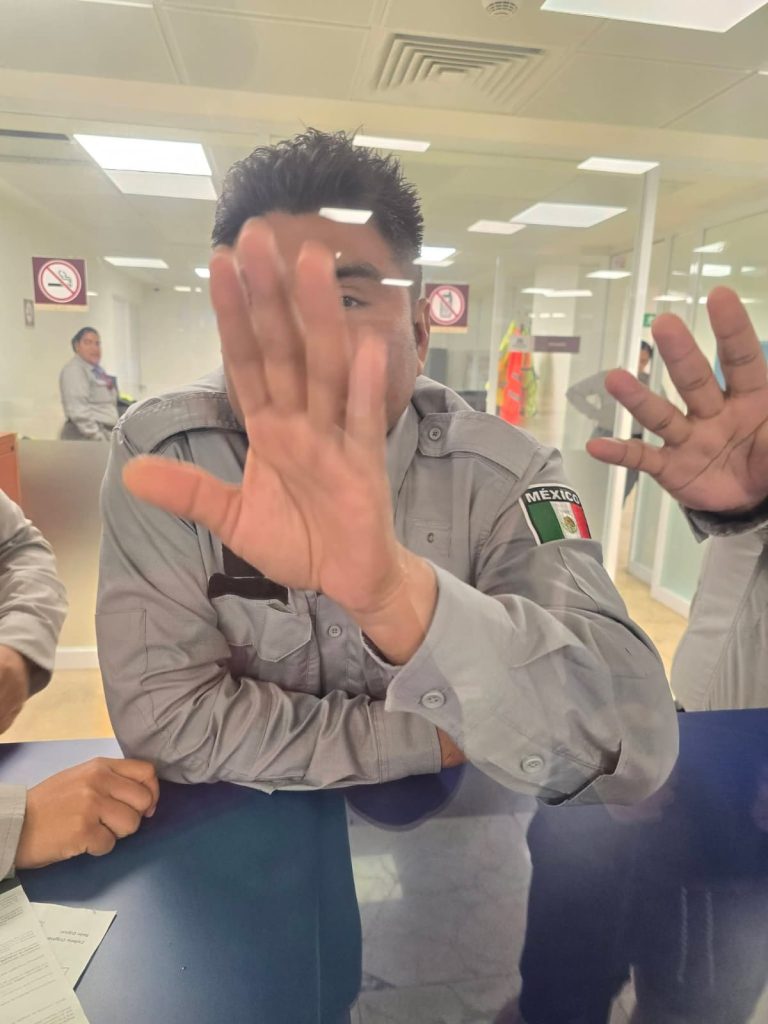 Jacques Oiseau denunció que le cobraron casi 8 mil pesos de arancel por ingresar equipo fotográfico de su propiedad a Cozumel.
