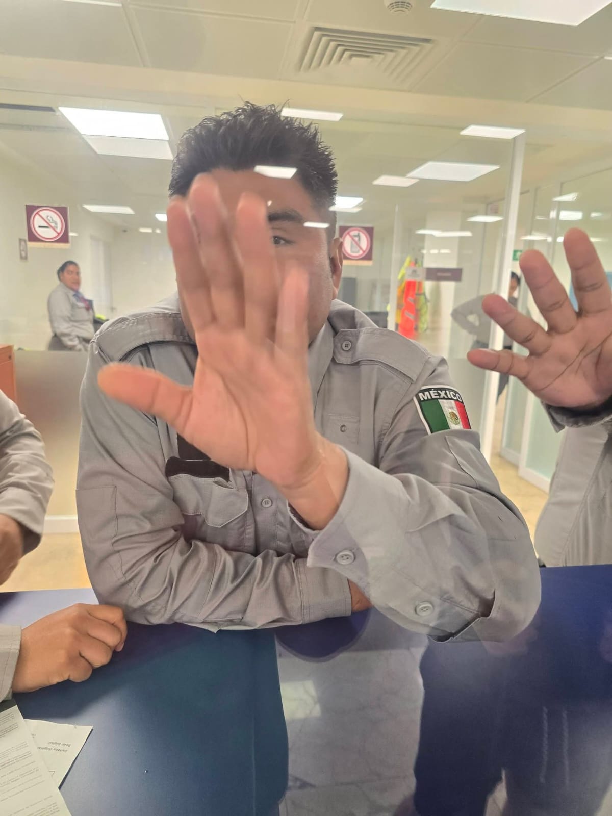 Jacques Oiseau denunció que le cobraron casi 8 mil pesos de arancel por ingresar equipo fotográfico de su propiedad a Cozumel.