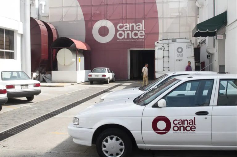 Las autoridades recuperaron el control de las instalaciones centrales de la televisora pública tras dos meses de ocupación estudiantil.