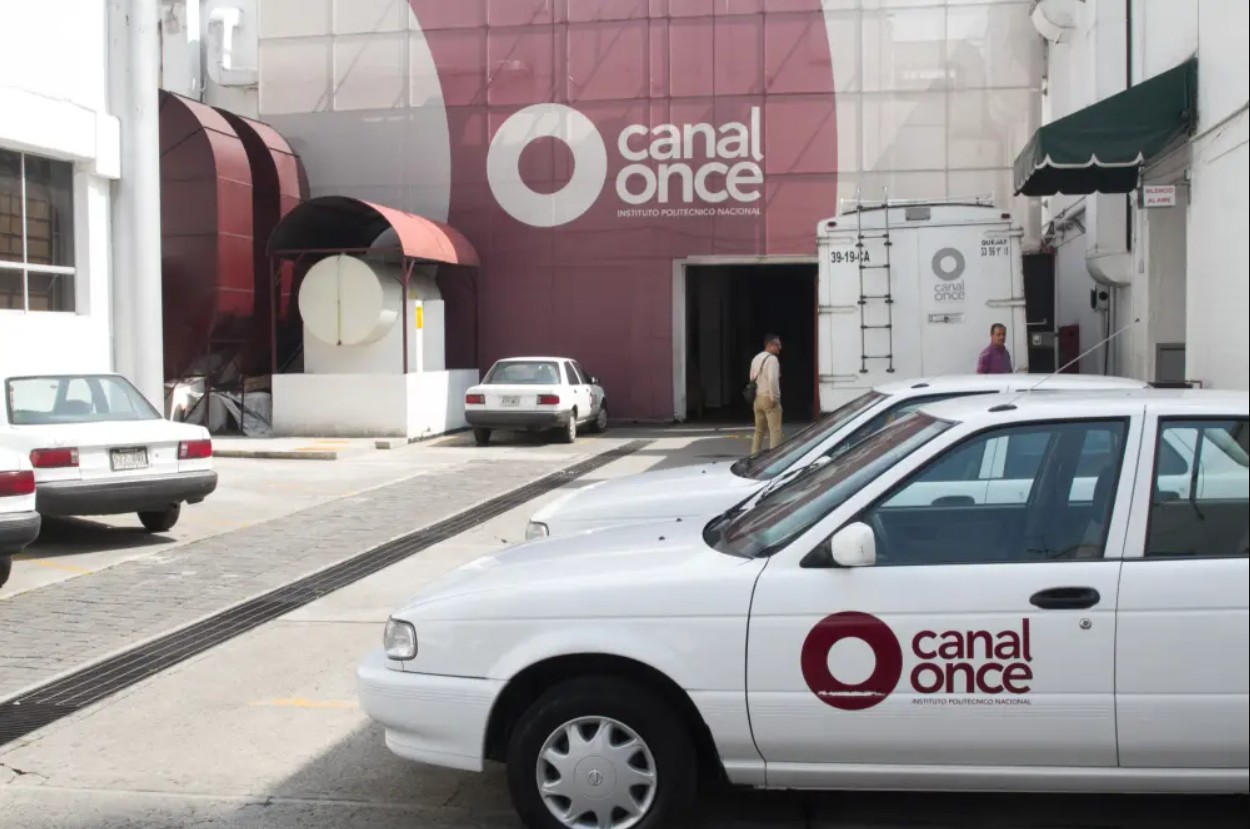 Las autoridades recuperaron el control de las instalaciones centrales de la televisora pública tras dos meses de ocupación estudiantil.