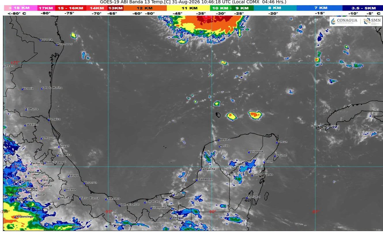 Imagen de nubes de tormenta y lluvia sobre la costa del Caribe Mexicano.