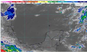 Cielo parcialmente nublado sobre el litoral costero previo a la entrada de la onda tropical número 24.