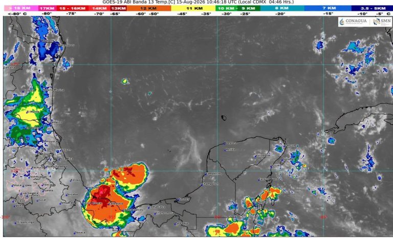 Cielo nublado y precipitaciones azotarán las costas del Caribe Mexicano debido al paso constante de la onda tropical número 28.