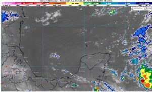 Cielos parcialmente nublados y ambiente caluroso afectando la franja costera del estado de Quintana Roo.
