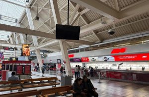 Elementos de seguridad detuvieron al agresor estadounidense en las inmediaciones de la terminal de autobuses.