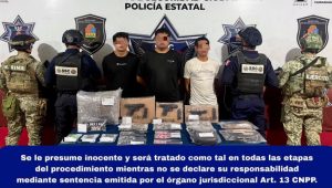 La exitosa detención en Puerto Cancún permitió el decomiso de armas de fuego y cientos de dosis de droga.