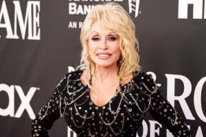 La cantante estadounidense Dolly Parton falleció a los 80 años dejando un vasto legado en la música country.