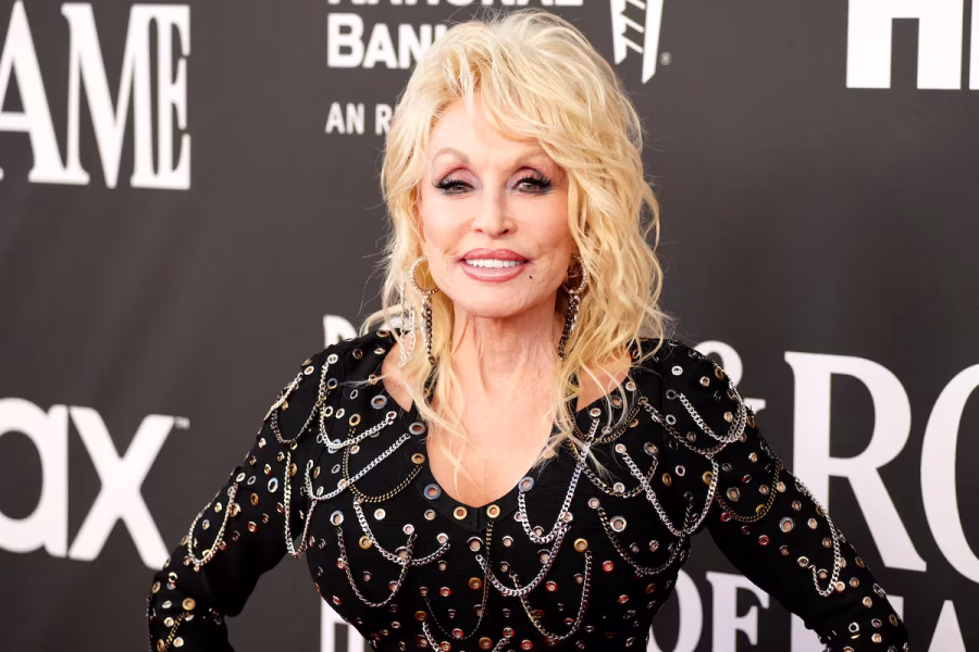 La cantante estadounidense Dolly Parton falleció a los 80 años dejando un vasto legado en la música country.