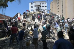 Equipos de rescate evalúan los colapsos estructurales tras el terremoto en Colombia que afectó al centro del país.