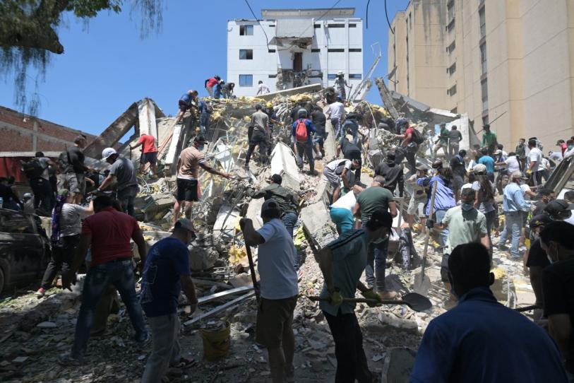 Equipos de rescate evalúan los colapsos estructurales tras el terremoto en Colombia que afectó al centro del país.