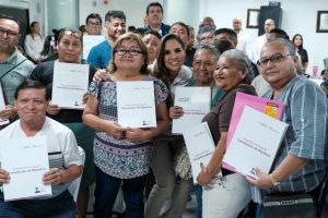 La gobernadora Mara Lezama entregó constancias de liberación a los primeros 100 beneficiarios del programa de regularización.
