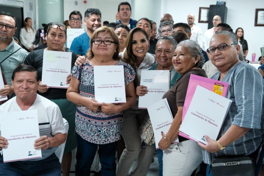 La gobernadora Mara Lezama entregó constancias de liberación a los primeros 100 beneficiarios del programa de regularización.