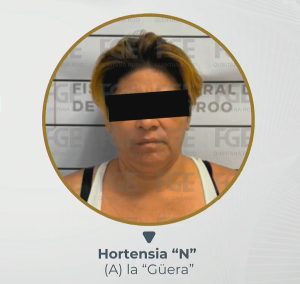 Agentes ministeriales resguardaron los inmuebles cateados en el asentamiento irregular donde mantenían a las víctimas.