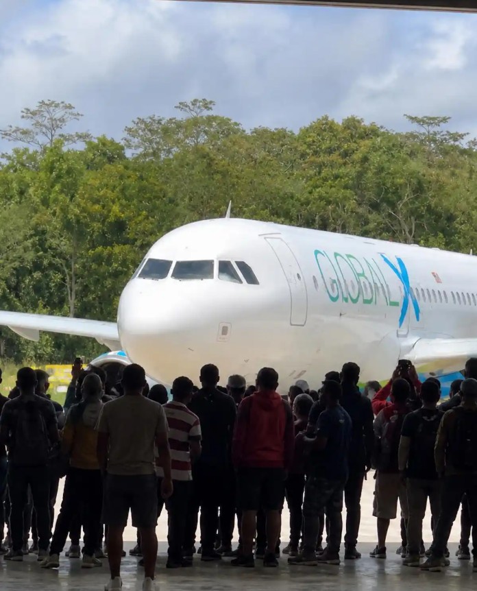 Decenas de connacionales desembarcan cada semana en la terminal aérea como parte del programa federal de repatriación.