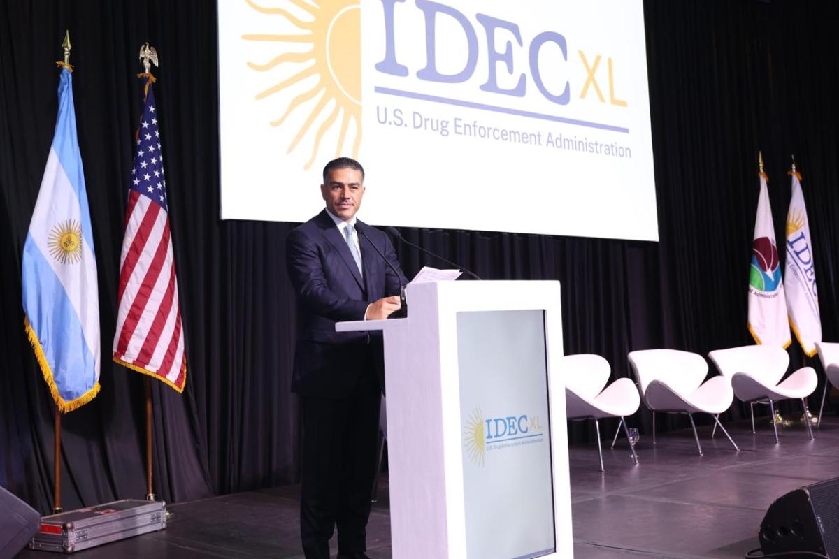 El titular de la SSPC y el director de la DEA sostuvieron un encuentro bilateral en Buenos Aires.