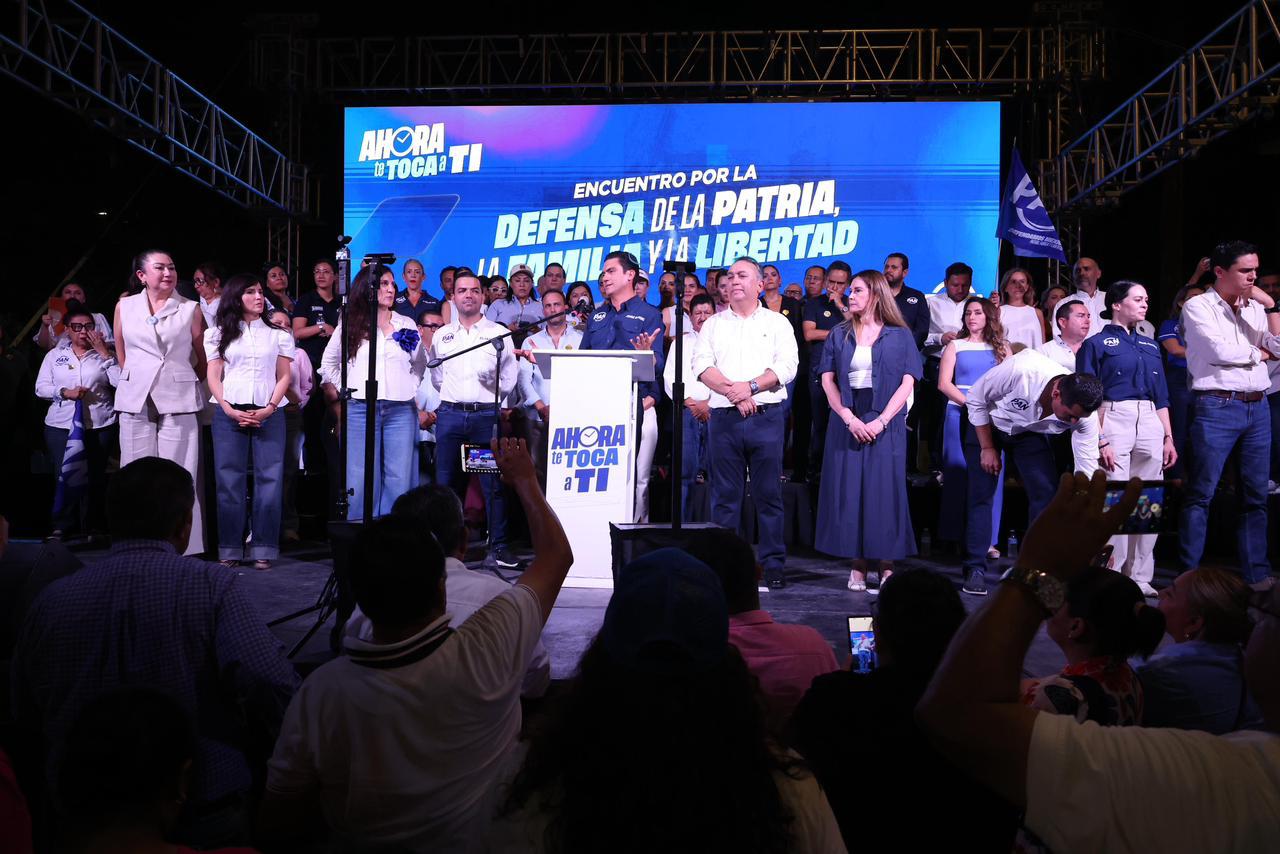 Jorge Romero Herrera entregó el nombramiento a Francisco Pelayo en Baja California Sur durante la reunión plenaria del PAN.