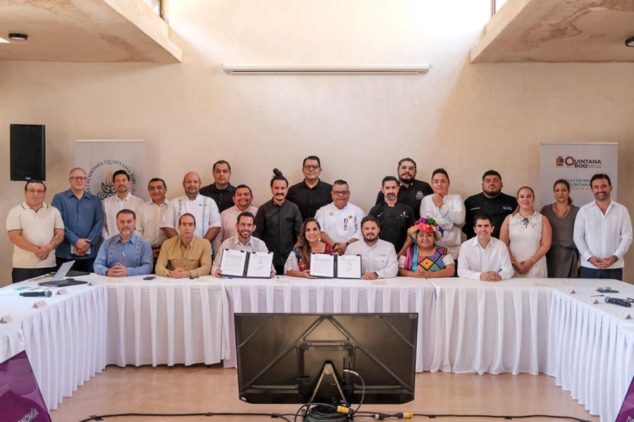 Autoridades estatales y representantes del sector culinario firmaron el decreto que declara la gastronomía local como patrimonio inmaterial en Tulum.