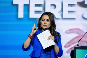 La Fiscalía General de la República formalizó acusaciones contra exfuncionarios por irregularidades en el contrato con Next Energy.