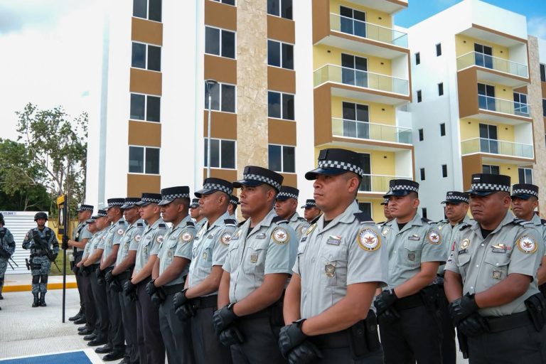 Autoridades civiles y militares encabezaron la inauguracion formal de las instalaciones destinadas a la Guardia Nacional en Chetumal.