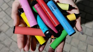 California aprueba ley que prohíbe vapeadores desechables