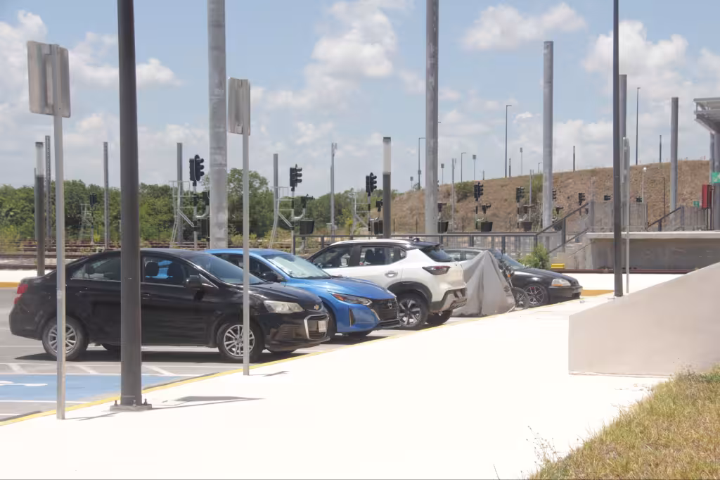 Reportan primer robo de neumáticos en estacionamiento del Tren Maya