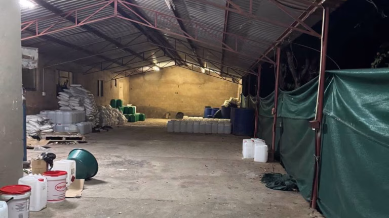 Autoridades sudafricanas aseguraron drogas y maquinaria valoradas en 37 millones de dólares en Musina.