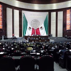 El recinto legislativo de San Lázaro fue escenario de un extenso debate sobre las modificaciones constitucionales.