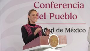 La presidenta Claudia Sheinbaum durante el anuncio de las reformas financieras que integrará el próximo proyecto de presupuesto.