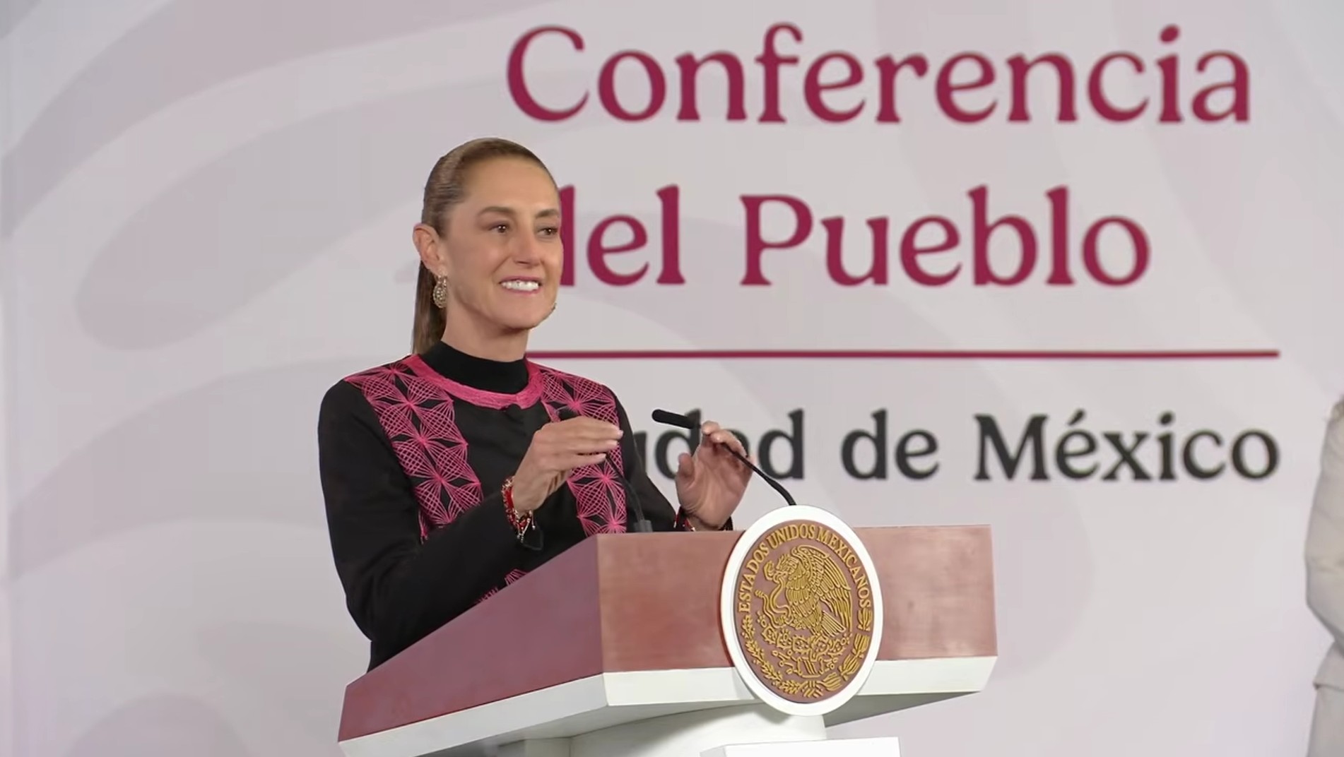 La presidenta Claudia Sheinbaum durante el anuncio de las reformas financieras que integrará el próximo proyecto de presupuesto.