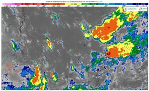 Vista panorámica de las condiciones nubosas que predominan en el territorio estatal durante la jornada meteorológica actual.