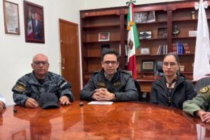 Fuerzas de seguridad estatales y federales resguardaron la zona afectada tras la detonacion de un vehiculo con explosivos.