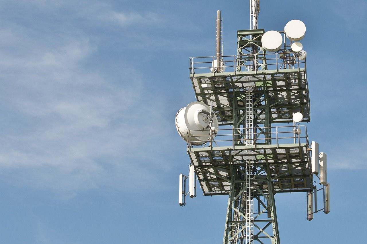 Pequeños operadores de telecomunicaciones despliegan infraestructura en comunidades apartadas mediante nuevos esquemas fiscales.