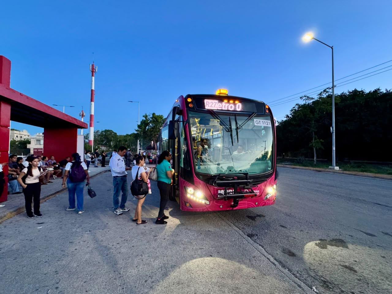 Unidades modernas equipadas con tecnología avanzada forman parte de la nueva ruta en el estado.