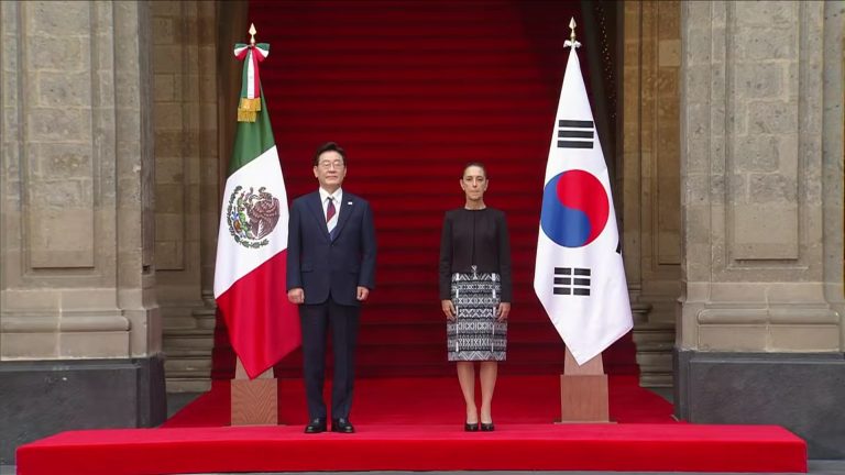La titular del Ejecutivo federal durante su habitual conferencia matutina desde el Salón Tesorería.