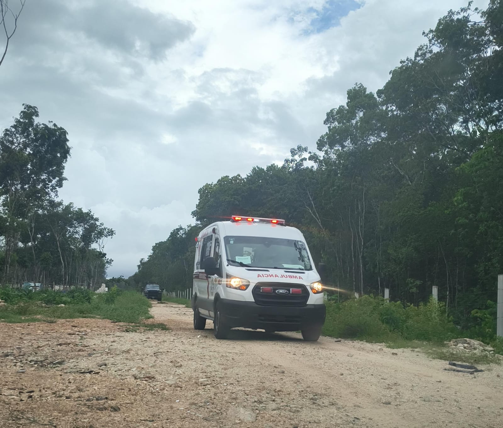 Acceso a la brecha donde los servicios periciales realizaron las diligencias ministeriales correspondientes.
