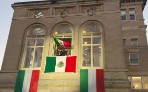 El embajador Roberto Lazzeri Montaño encabeza la ceremonia desde el Instituto Cultural Mexicano en Washington.