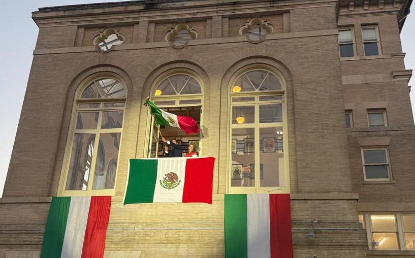El embajador Roberto Lazzeri Montaño encabeza la ceremonia desde el Instituto Cultural Mexicano en Washington.