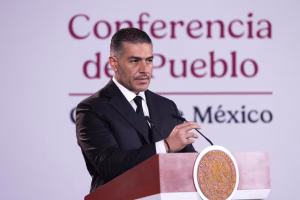 Autoridades federales informan sobre la reducción en el promedio diario de homicidios dolosos en México.