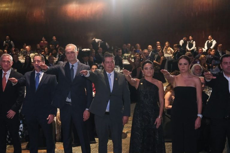 Alejandro Adrián Arvizu Contreras rindió protesta como presidente del Consejo Coordinador Empresarial del Caribe para el periodo 2026-2027.