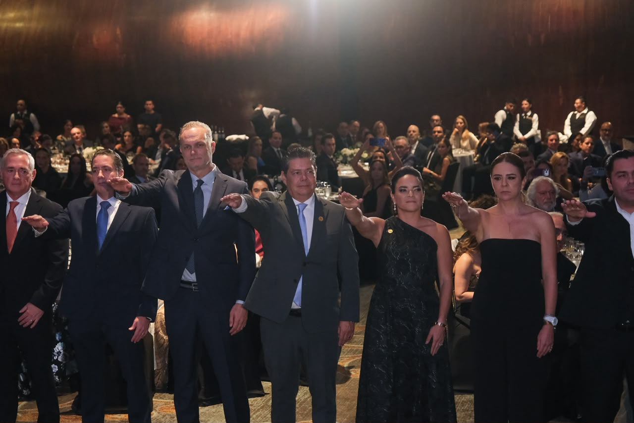 Alejandro Adrián Arvizu Contreras rindió protesta como presidente del Consejo Coordinador Empresarial del Caribe para el periodo 2026-2027.
