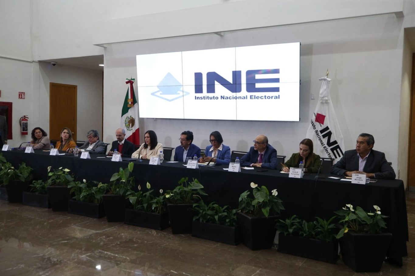 Javier Herrera Borunda, presidente de la Comisión de Vigilancia de la ASF, planteó investigar los costos del material electoral en México.