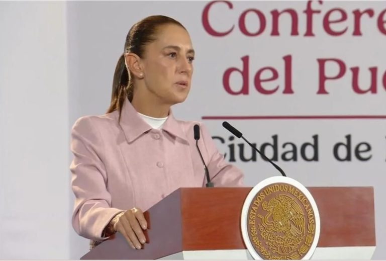 La Presidenta Claudia Sheinbaum durante su conferencia matutina en Palacio Nacional este martes.