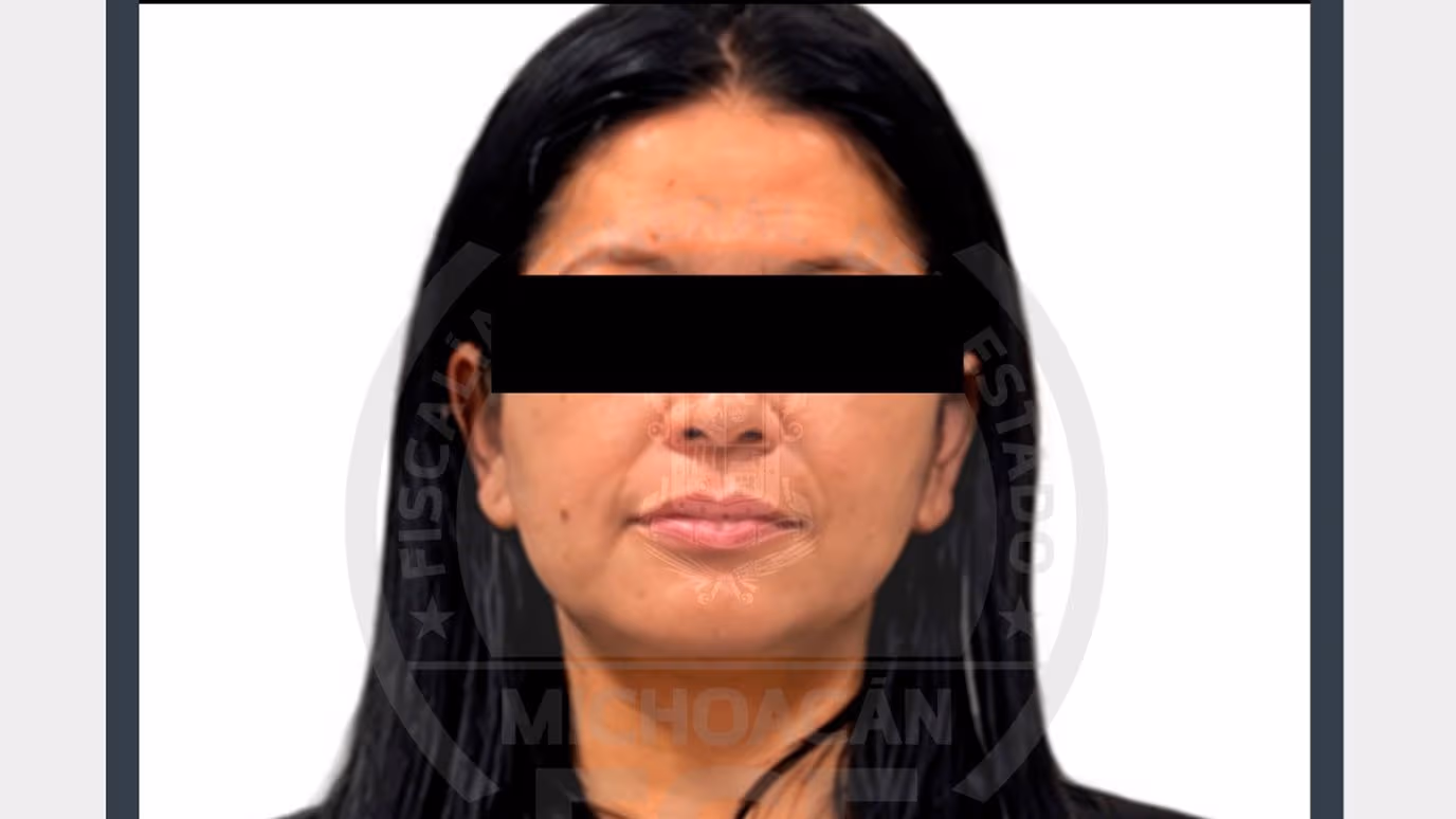 La Fiscalía de Michoacán detuvo a una funcionaria del Ayuntamiento de Uruapan por su probable responsabilidad en encubrimiento por favorecimiento.