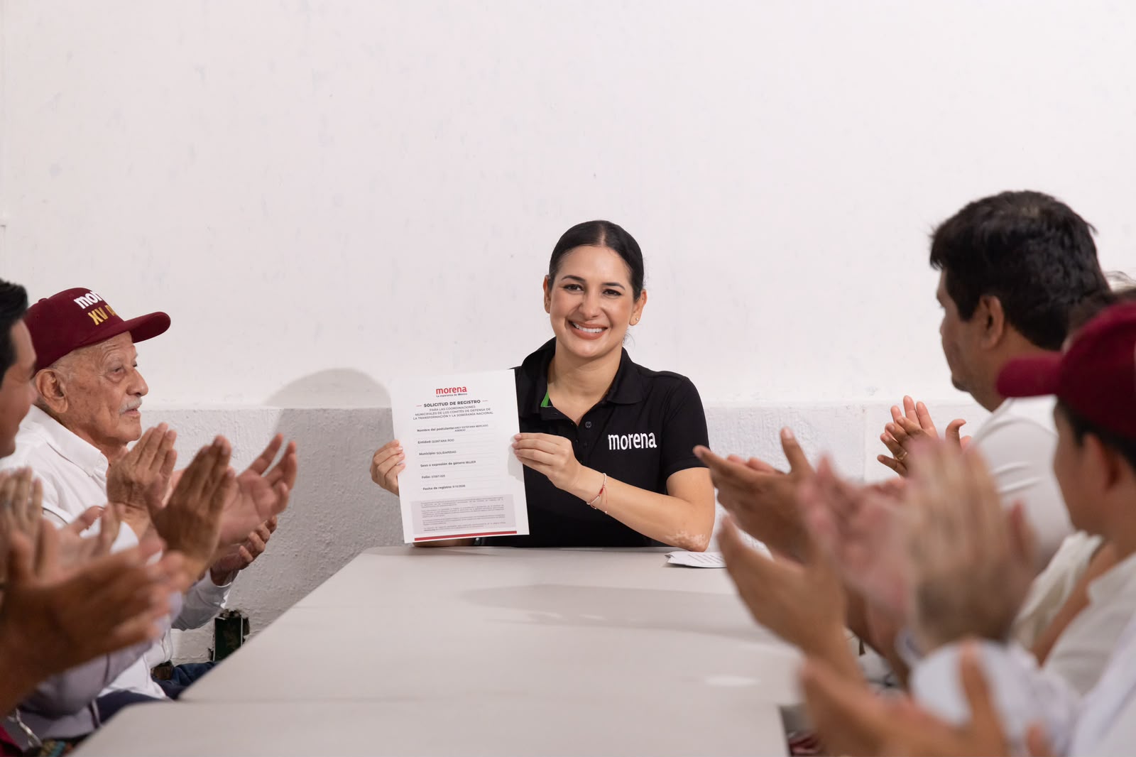 Estefanía Mercado presentó su registro al proceso interno de Morena para la coordinación municipal en Playa del Carmen.