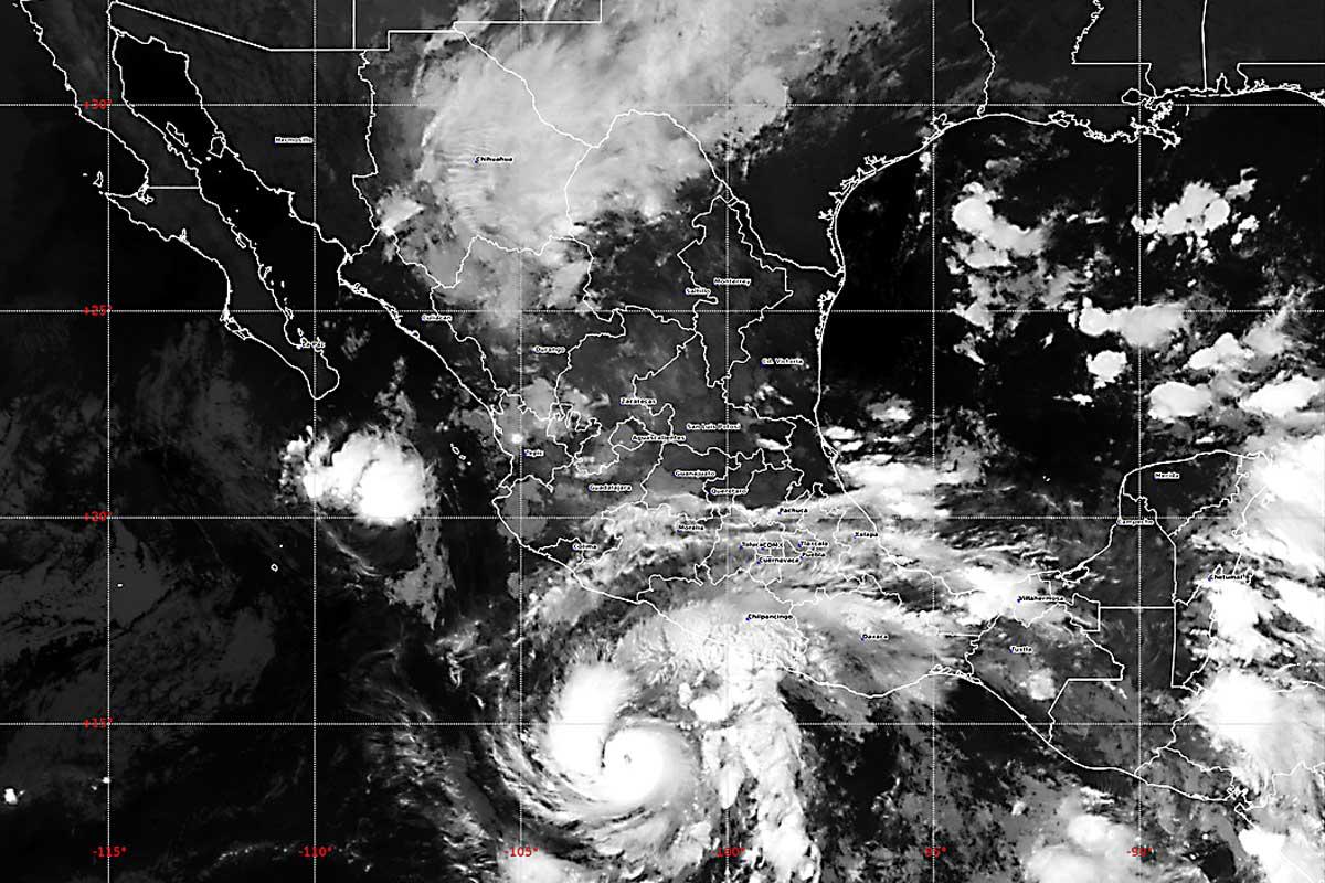El huracán Trudy alcanzó la categoría 3 en la escala Saffir-Simpson generando alerta en las costas del Pacífico.