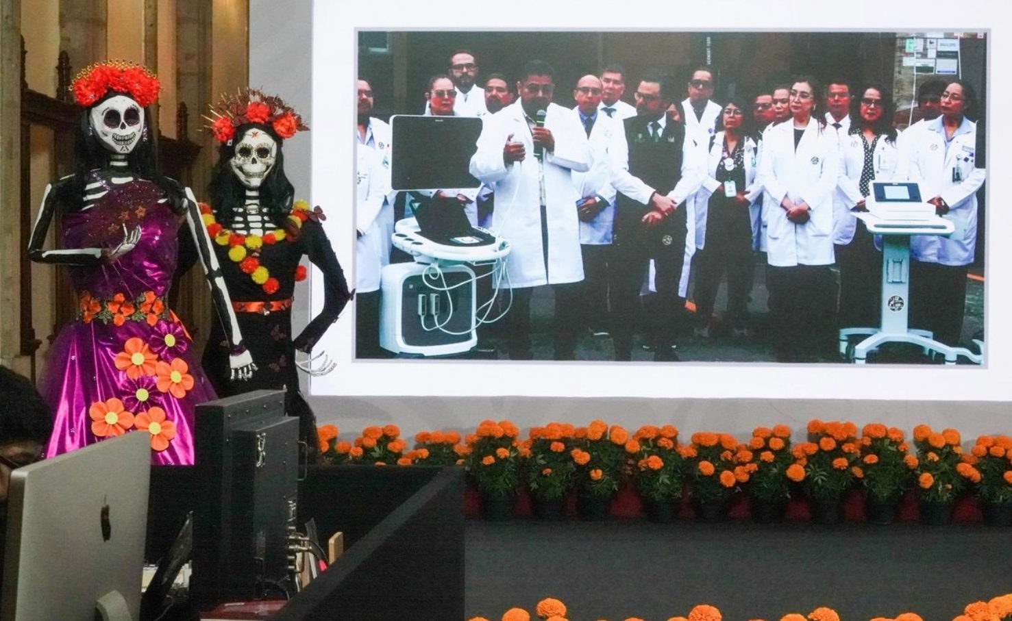 Zoé Robledo informó sobre la entrega de 47 equipos especializados para 39 hospitales del IMSS.