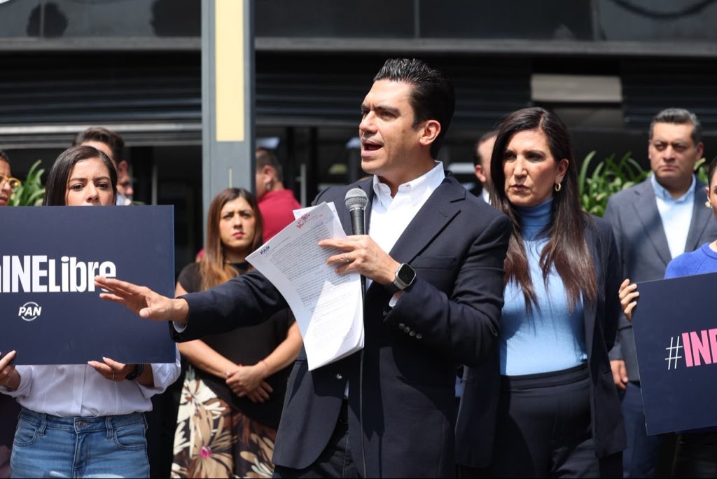 Jorge Romero Herrera, presidente nacional del PAN, informó sobre la denuncia presentada ante la Fiscalía General de la República.